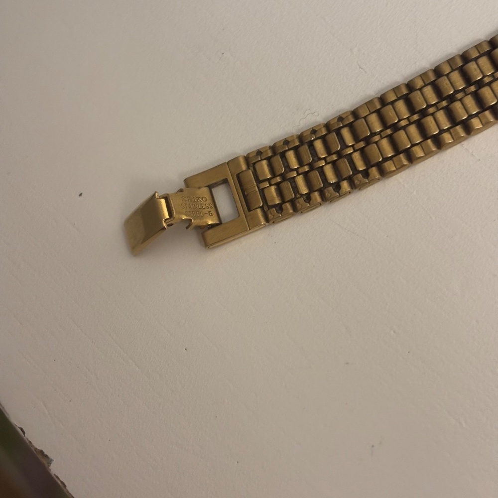 Vintage Seiko Quartz Women’s Gold Tone Watch – Japan Movt – Not Working / Parts - Picture 6 of 9